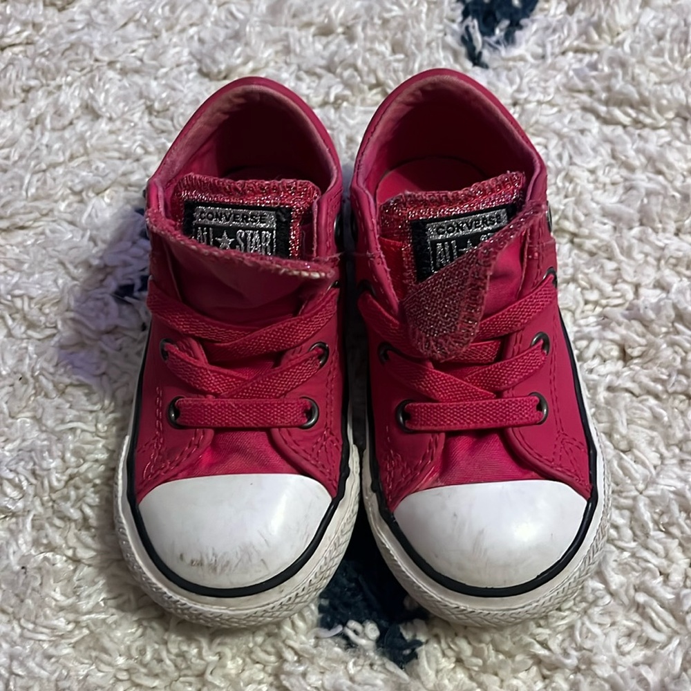 Toddler girl pink sparkle Converse